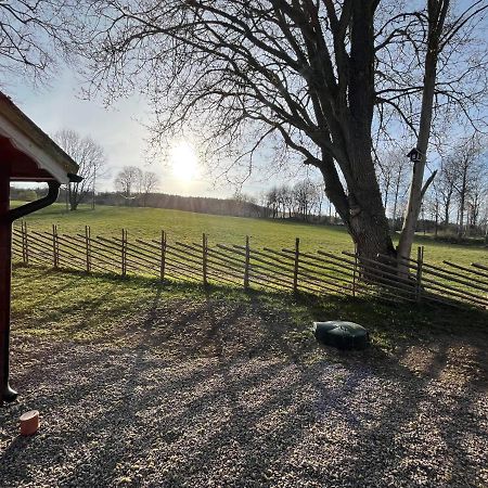 Naturskoent Boende Naera Skoevde Exterior foto