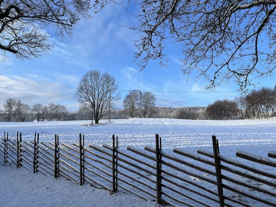 Naturskoent Boende Naera Skoevde Exterior foto