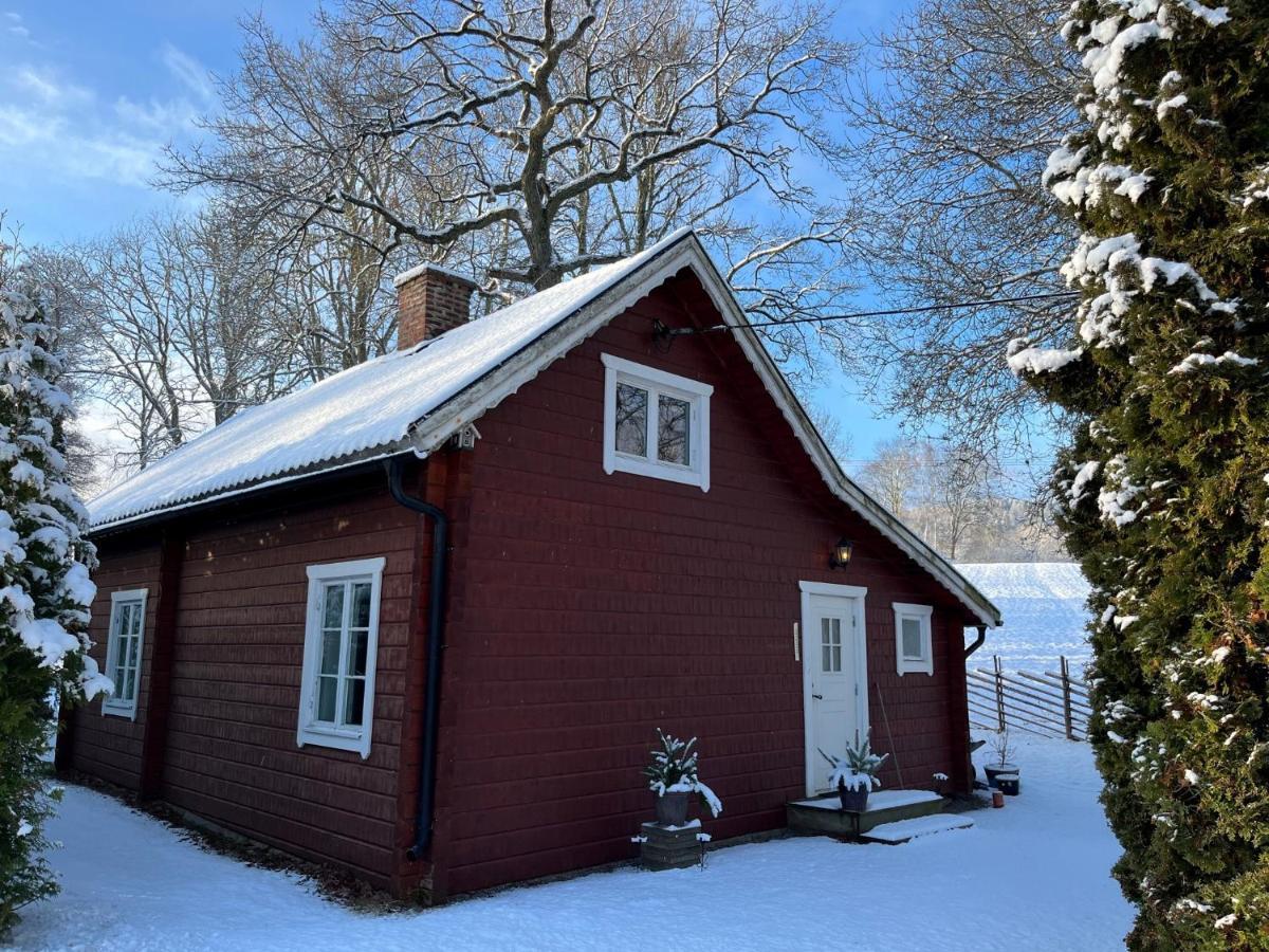 Naturskoent Boende Naera Skoevde Exterior foto