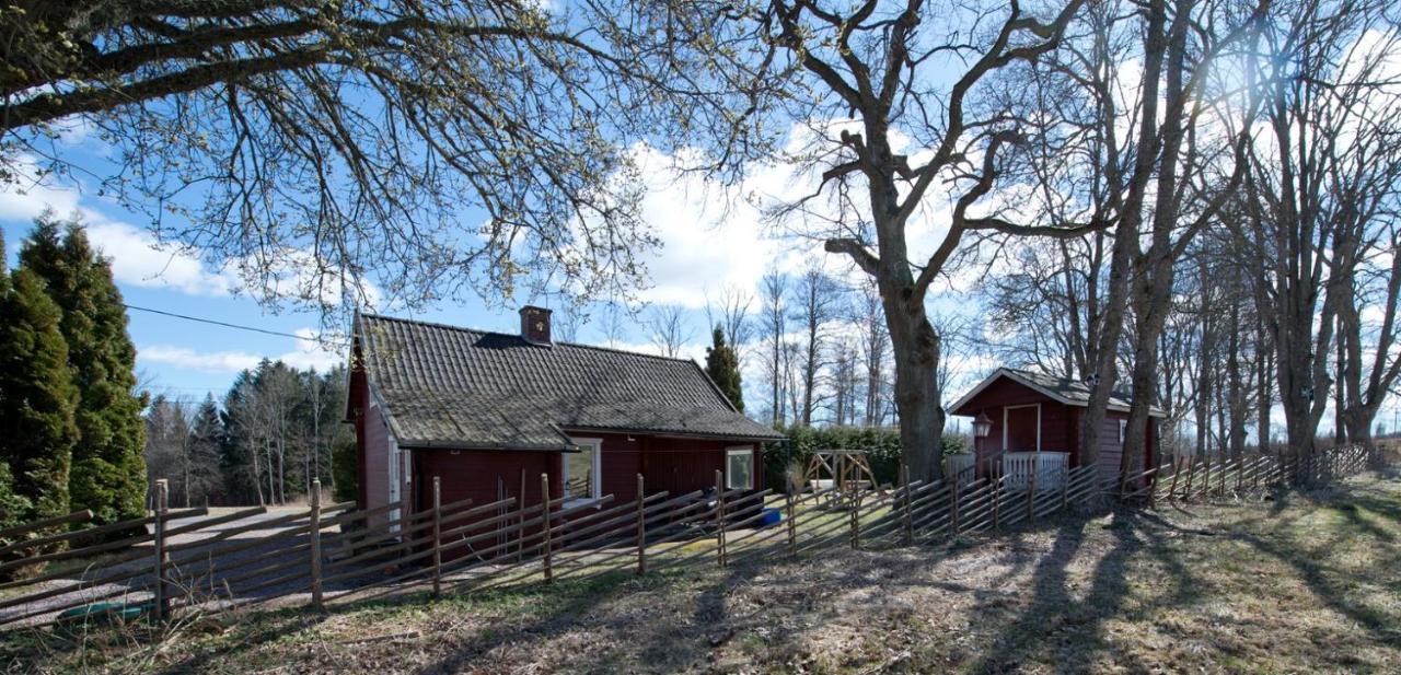 Naturskoent Boende Naera Skoevde Exterior foto
