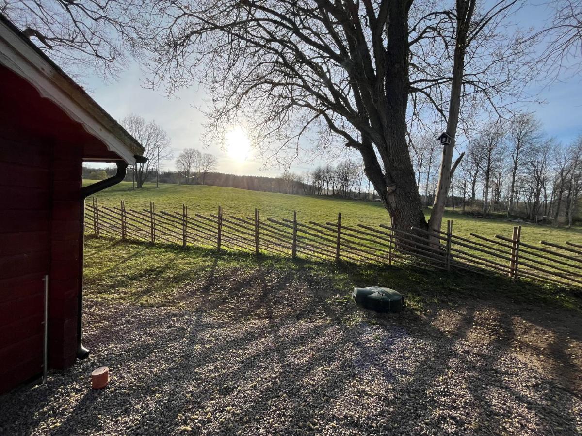 Naturskoent Boende Naera Skoevde Exterior foto
